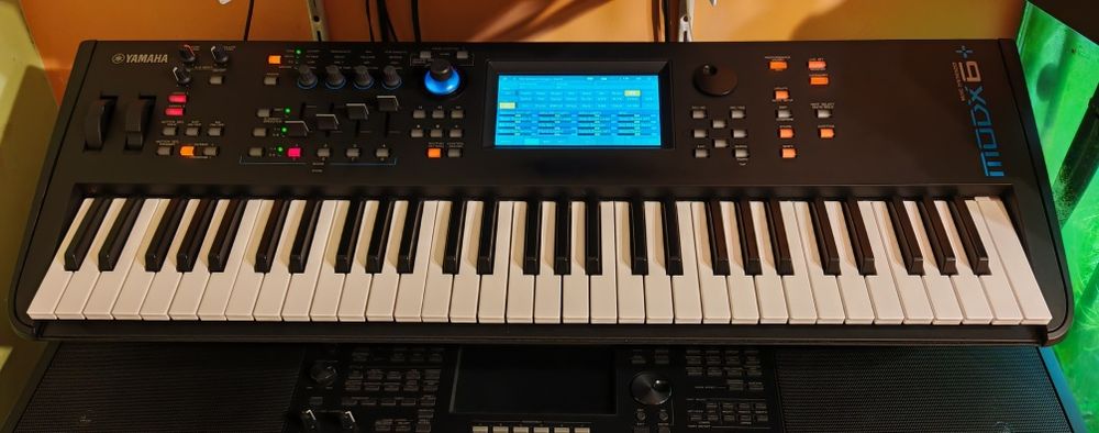 Yamaha  modx 6+.