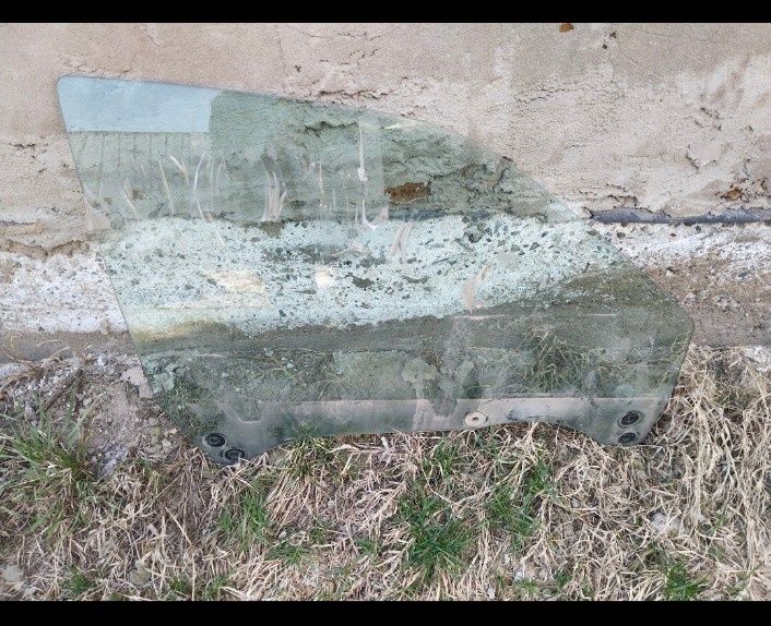 Автостекло двери передней правой