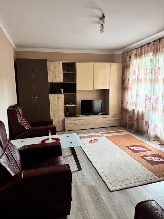 Inchiriez apartament