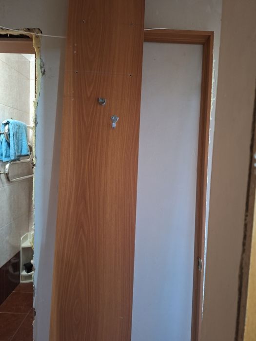 Срочно 2 двери, на 60 и 80