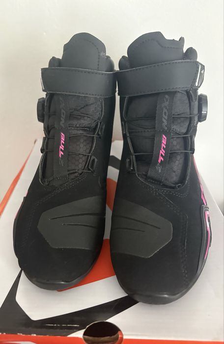Ghete moto dama IXON Bull 2 WP negru-roz