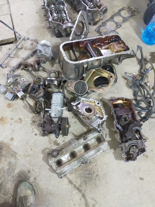 Двигатель 1 Uz по запчастям.