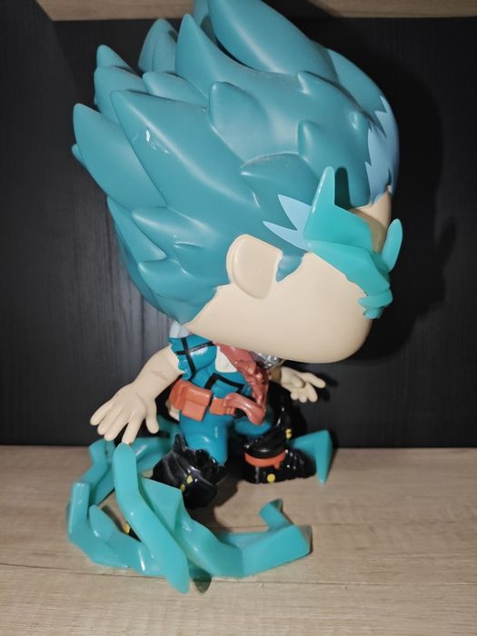 Figurina jumbo Deku , noua si originala