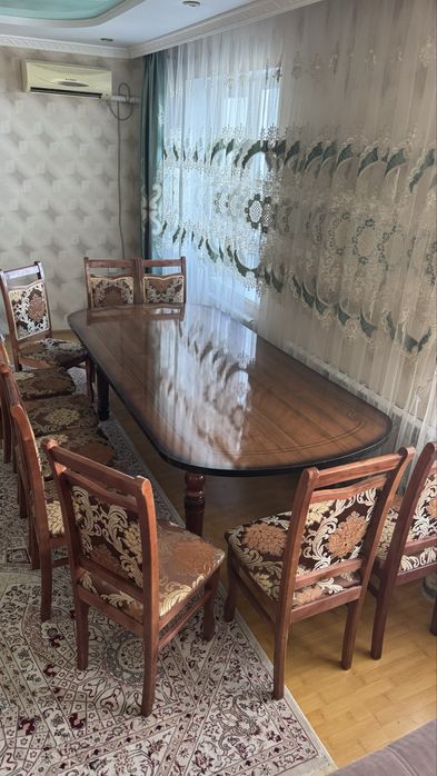 Стол со стульями