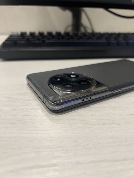Продам OnePlus 11