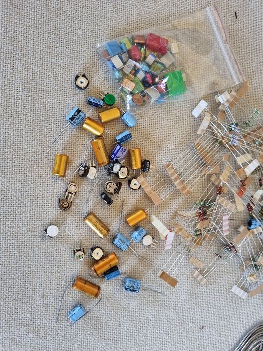 Pachet dif piese, Rezistente, etc. Noi. West Germany.