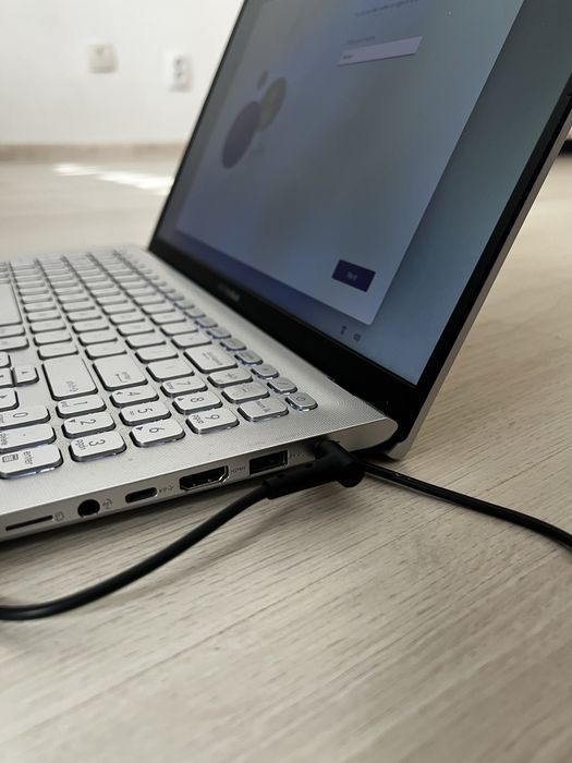 Asus VivoBook 15 OLED