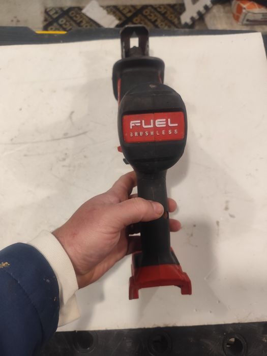 Безчетков акумулаторен саблен трион Милуоки Milwaukee M18 FHZ