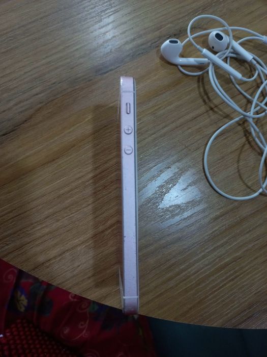 Iphone SE в отличном состоянии