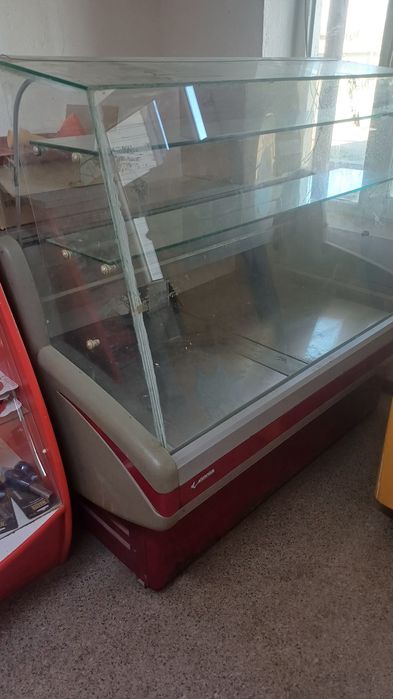 Холодильник витринный