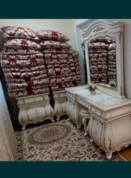 Kitayskiy mebel sotiladi