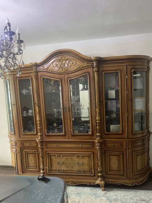 Хитой стенка сотилади