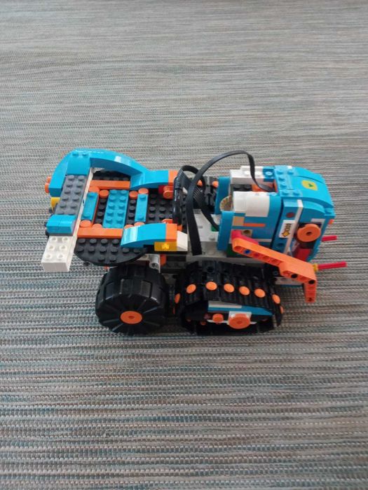 Lego Boost 4-1 controlat de pe telefon