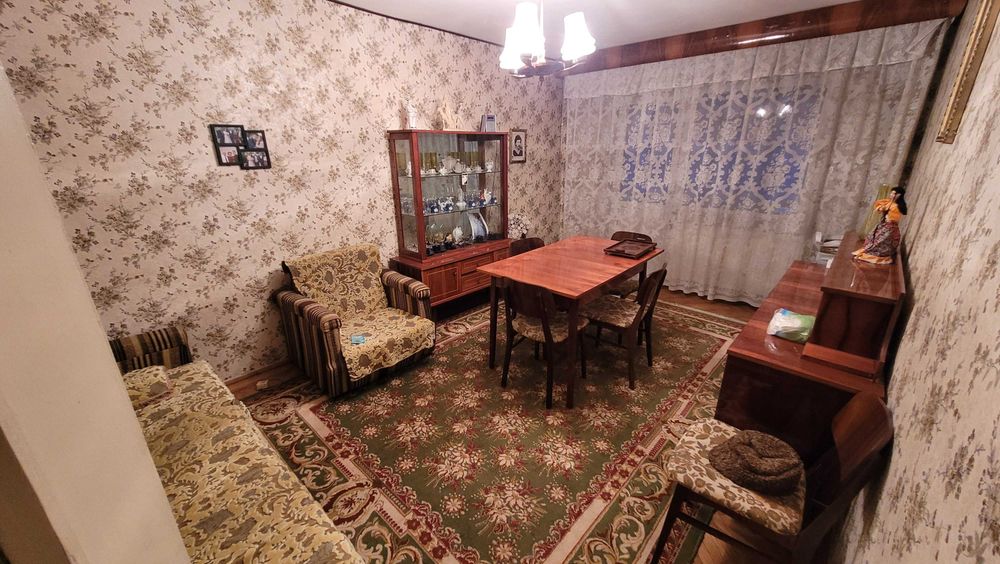 Vand apartament 3 camere decomandat zona centrala Alexandria
