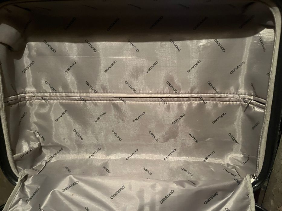 Куфар с твърди страни поликарбонат