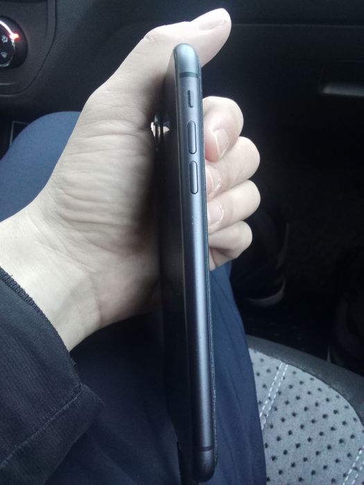 Продам Айфон 11 память 128