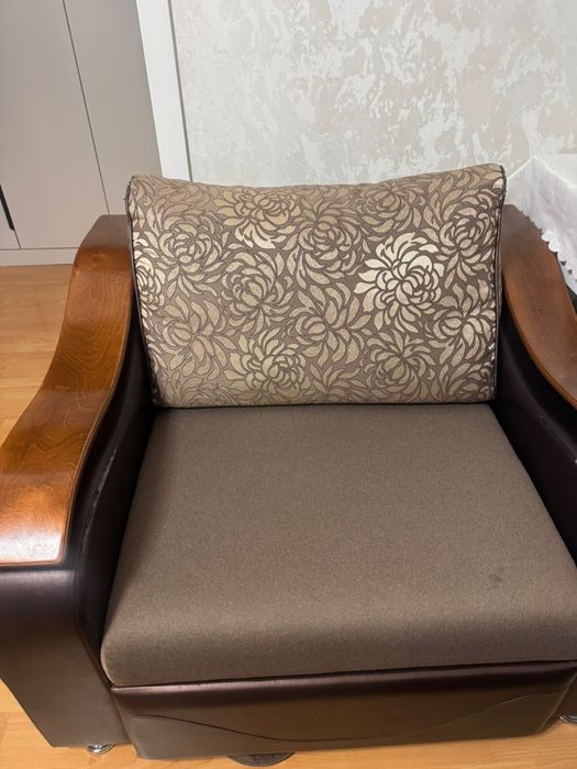 Продам диван с креслом