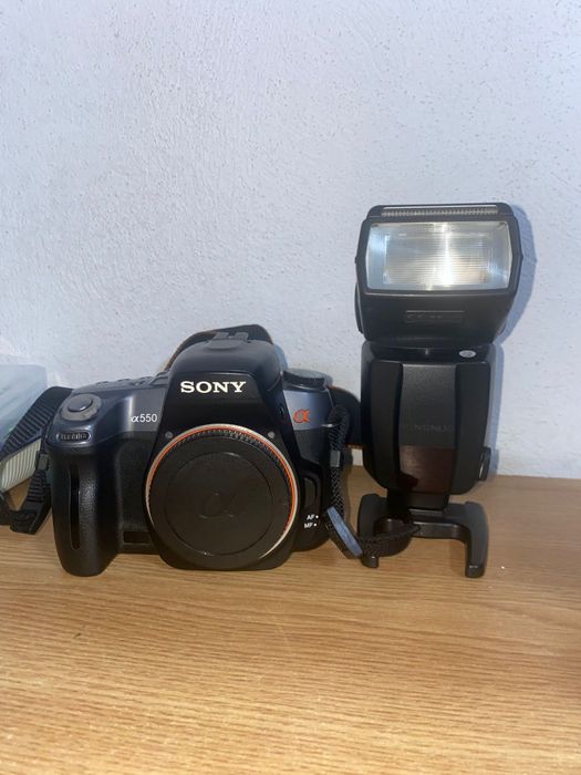 Aparat Foto SONY a550 + 7 obiective și blitz