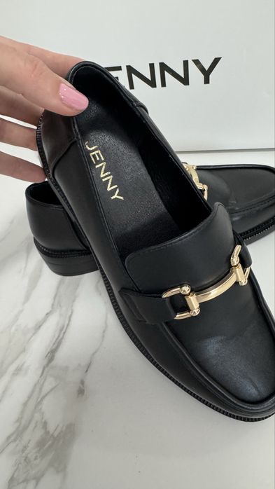 Mocasini Jenny cu accesoriu auriu