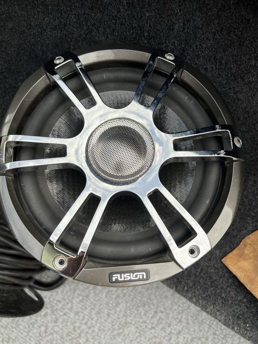Difuzoare Garmin Fusion 8,8”