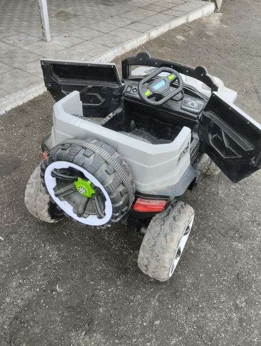 Детский электромобиль