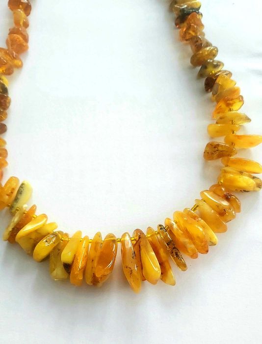 Колиета от естествен масивен кехлибар. Кехлибарена огърлица - 95 броя