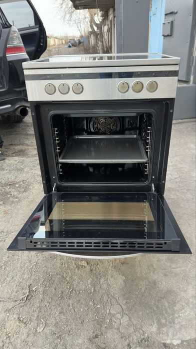 Электроплита с духовым шкафом Hansa