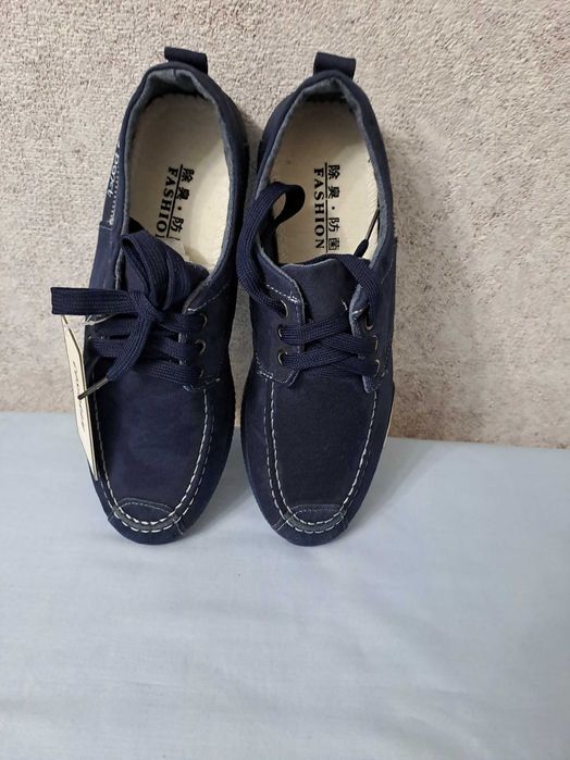 Продам спортивные туфли