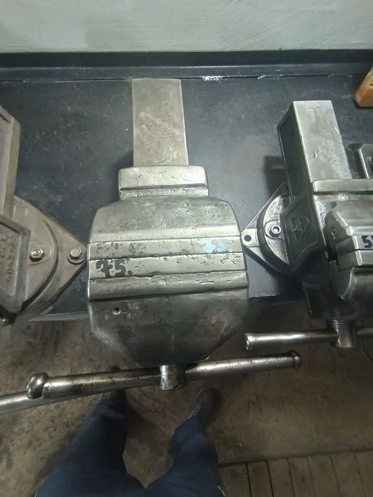 Продам тиски слесарные и станочные