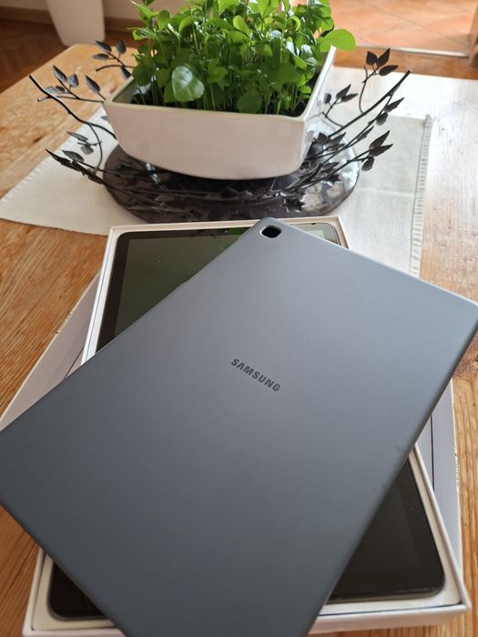 Tabletă Samsung galaxy tab S5e +Husă Samsung, stare ca nouă