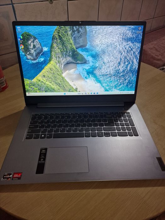 Lenovo IdeaPad 3 – Ryzen 7 5825U, 16GB RAM, SSD 512GB – impecabil