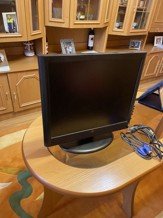 Monitor LCD  pentru sisteme de supraveghere de 19 inci