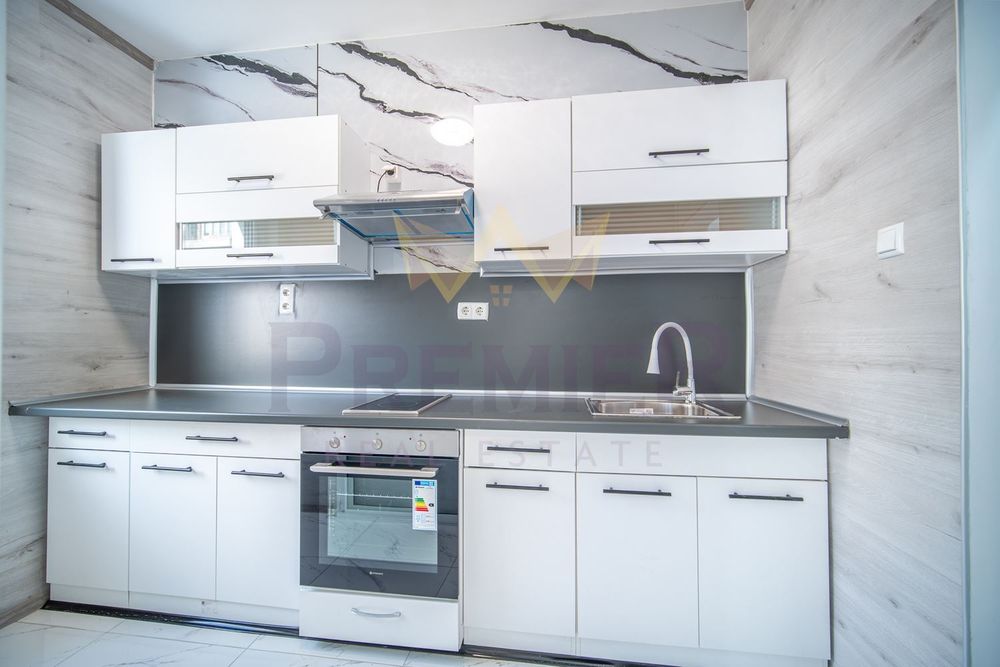 Продава се Тристаен апартамент в Варна, Център - 86 кв.м за 1928 €/кв.м - Снимка #2