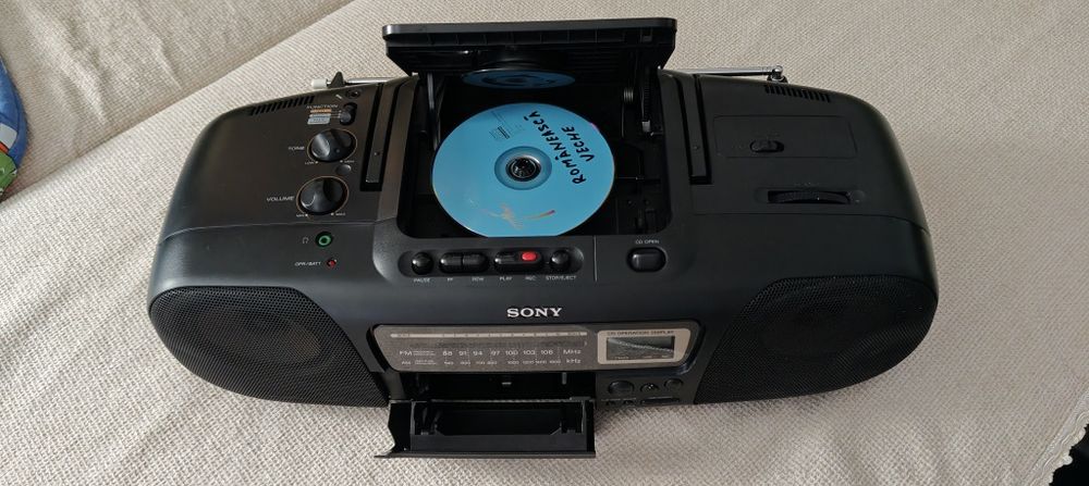 家電 SONY CD RADIO CASSETTE-CORDER CFD-W57 sony cd radio casette CFD-W57 - YouTube