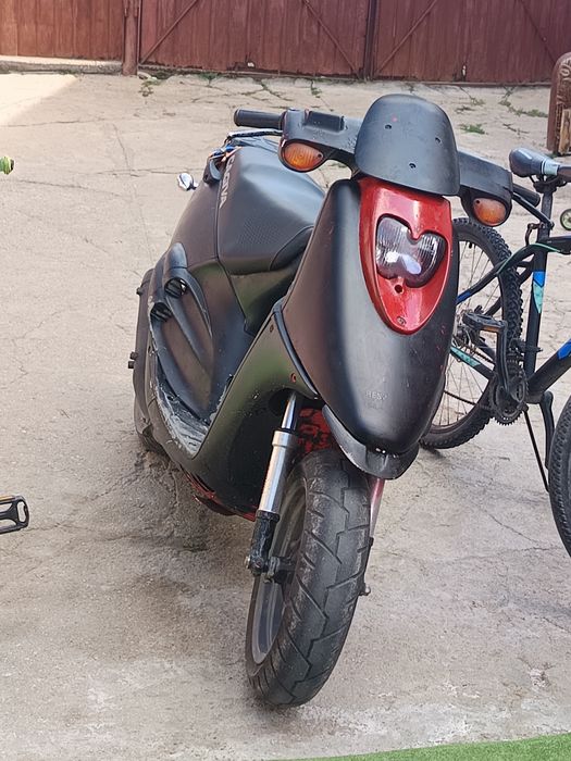 Vând scuter cagiva cucciolo 2t pentru piese sau cine vrea să-l reapare