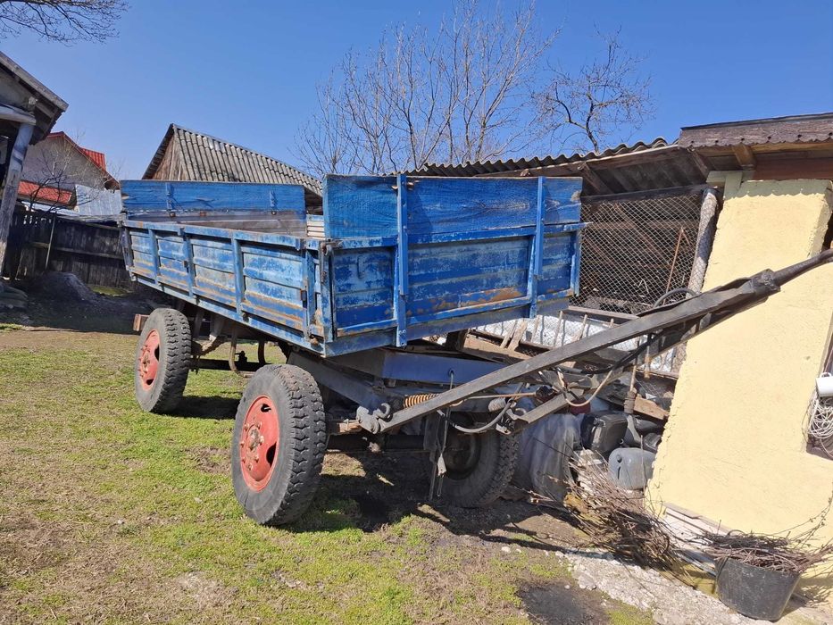 Tractor u650 ,plug si remorca.Se vand si separat