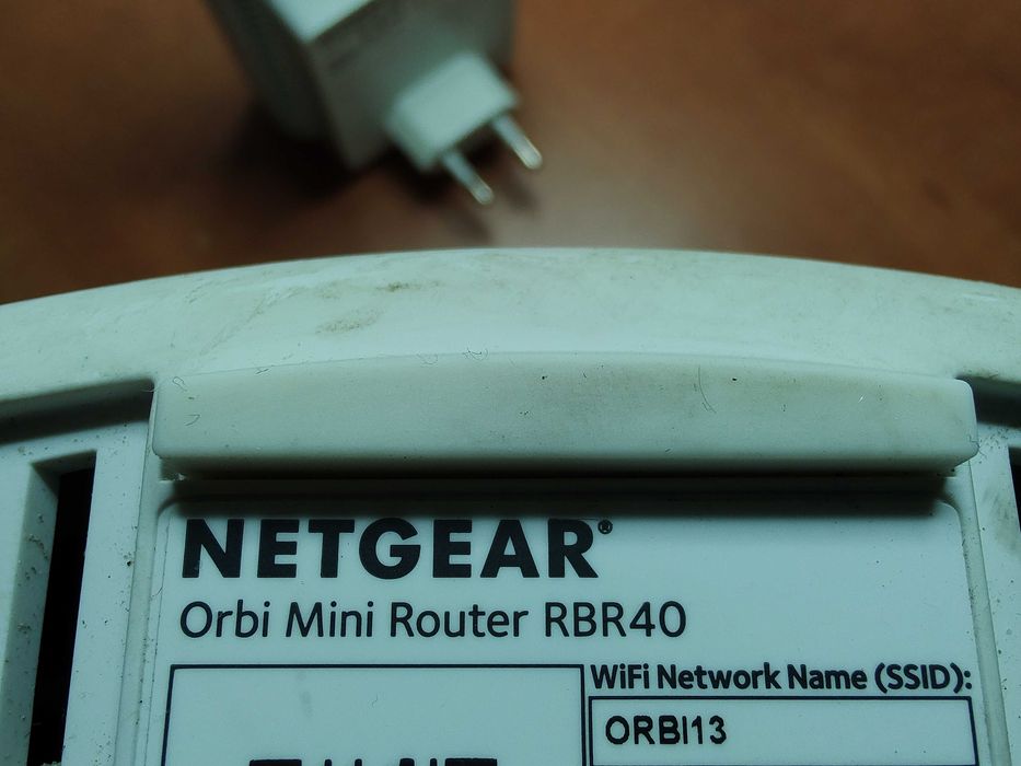 Sistem Mesh Wi-Fi Tri-Band Netgear Orbi Router RBR40 Satelit RBW30