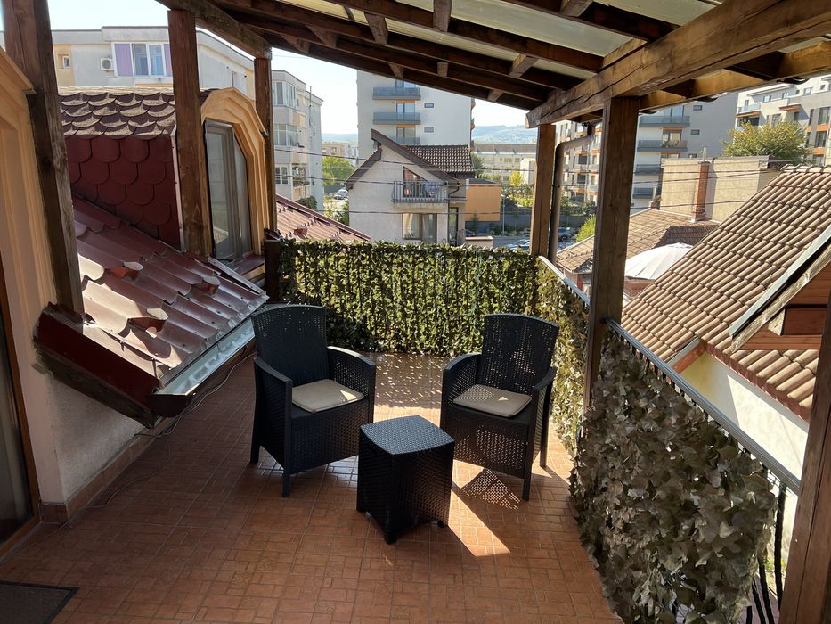 Inchiriez apartament 3 camere in vila