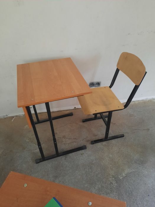 Продам парты одноместные со стульями, комплект