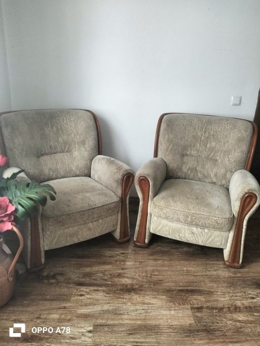 Vând colțar și o canapea cu fotolii