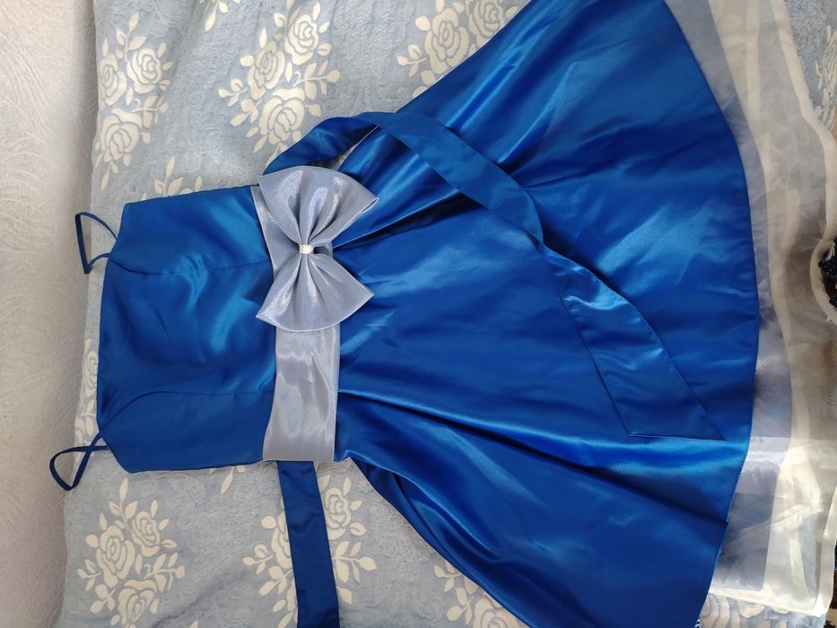 Продам платья на девочку. Каждое по 5000