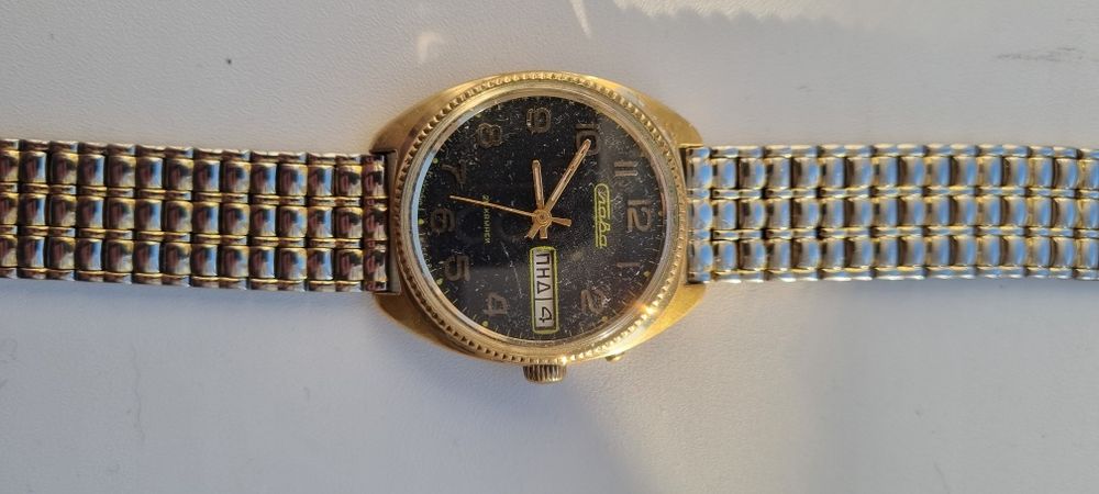 Продам часы слова