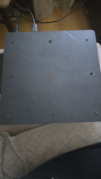 Продам Ps4 в хорошем состоянии
