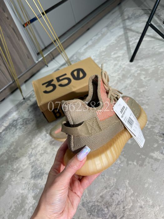 Adidasi YEEZY BOOST 350 V2