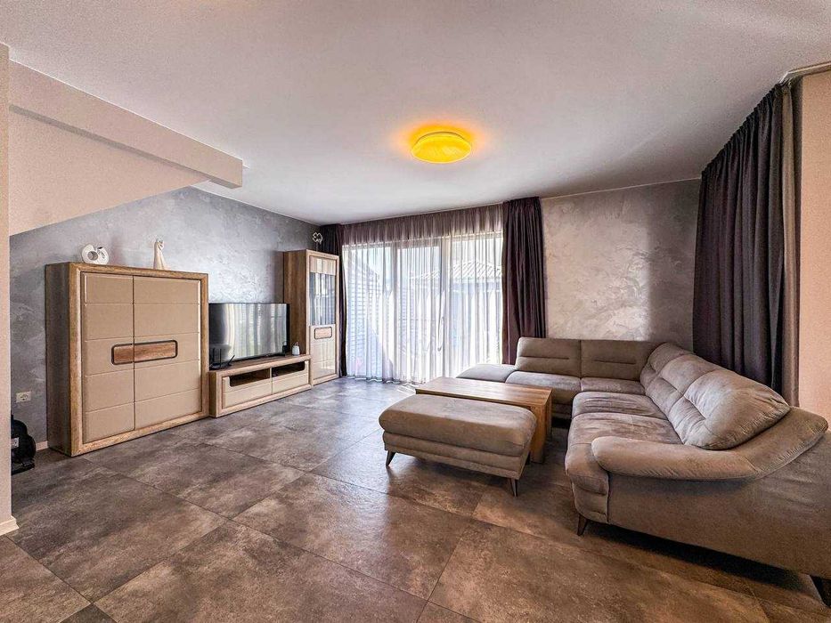 Триетажна модерна къща с двор в Сарафово, Бургас