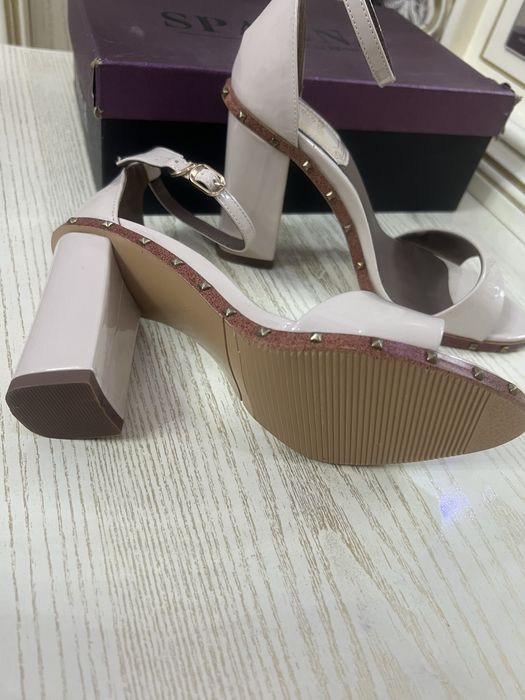 Basanoshka kablukli Spagna