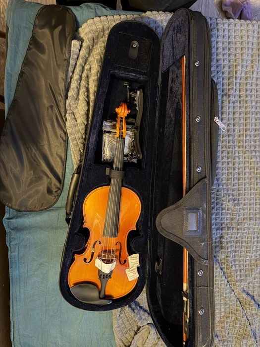 Скрипка с чехлом