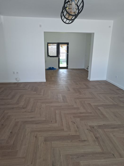 vand casa cu 4 camere zona ultra central