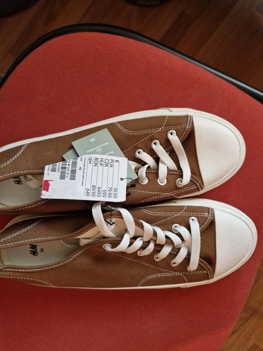 Tenesi H&M, marime 42