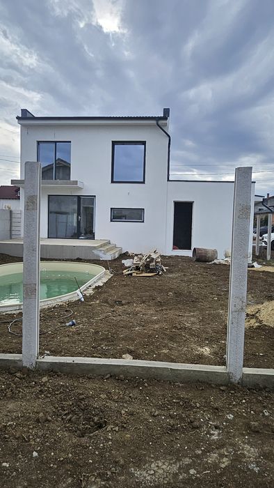 Casa moderna,  noua , la cheie, cu piscina Fantanele